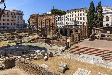 Roma, Italya-23 Haziran 2017: Roma, Italya 'da Largo di Torre Argentina Panoraması