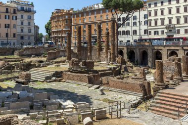 Roma, Italya-23 Haziran 2017: Roma, Italya 'da Largo di Torre Argentina Panoraması