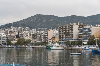 Kavala, Yunanistan - 24 Nisan 2010: Panoramik şehir Kavala, Doğu Makedonya ve Trakya, Yunanistan Sahil Caddesi