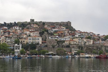 Kavala, Yunanistan - 24 Nisan 2010: Panoramik şehir Kavala, Doğu Makedonya ve Trakya, Yunanistan Sahil Caddesi