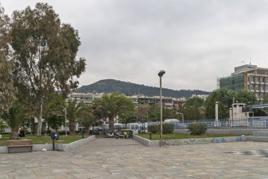 Kavala, Yunanistan - 24 Nisan 2010: Panoramik şehir Kavala, Doğu Makedonya ve Trakya, Yunanistan Sahil Caddesi