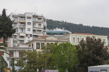 Kavala, Yunanistan - 24 Nisan 2010: Panoramik şehir Kavala, Doğu Makedonya ve Trakya, Yunanistan Sahil Caddesi