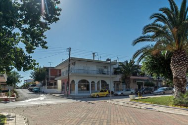 Nea Poteidaia, Yunanistan - 24 Haziran 2014: Yaz görünümü, kasaba, Nea Poteidaia, Kassandra, Chalkidiki, orta Makedonya, Yunanistan