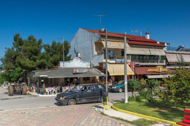 Nea Poteidaia, Yunanistan - 24 Haziran 2014: Yaz görünümü, kasaba, Nea Poteidaia, Kassandra, Chalkidiki, orta Makedonya, Yunanistan