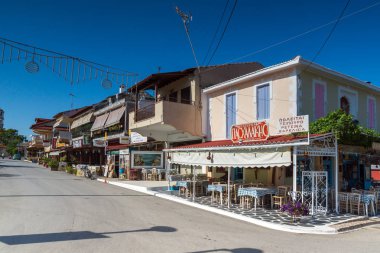 Nea Poteidaia, Yunanistan - 24 Haziran 2014: Yaz görünümü, kasaba, Nea Poteidaia, Kassandra, Chalkidiki, orta Makedonya, Yunanistan