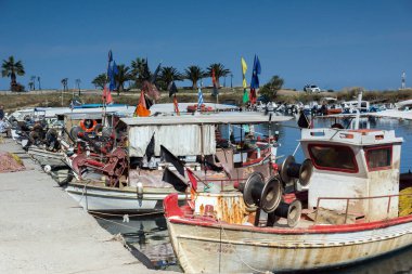 Nea Poteidaia, Yunanistan - 24 Haziran 2014: Yaz görünümü, kasaba, Nea Poteidaia, Kassandra, Chalkidiki, orta Makedonya, Yunanistan