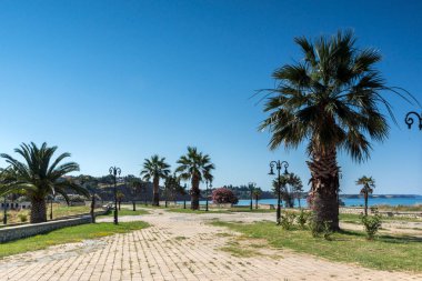 Nea Poteidaia, Yunanistan - 24 Haziran 2014: Yaz görünümü, kasaba, Nea Poteidaia, Kassandra, Chalkidiki, orta Makedonya, Yunanistan