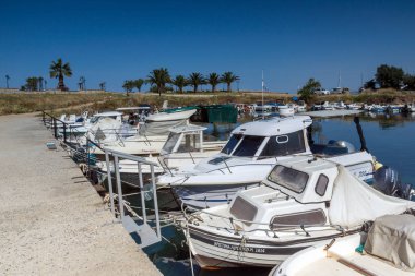 Nea Poteidaia, Yunanistan - 24 Haziran 2014: Yaz görünümü, kasaba, Nea Poteidaia, Kassandra, Chalkidiki, orta Makedonya, Yunanistan