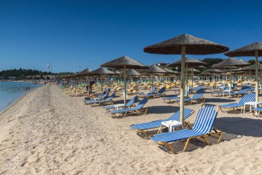 Nea Poteidaia, Yunanistan - 24 Haziran 2014: Yaz görünümü, kasaba, Nea Poteidaia, Kassandra, Chalkidiki, orta Makedonya, Yunanistan