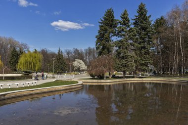 Sofia, Bulgaristan - 27 Mart 2019: Muhteşem bahar manzara South Park şehir Sofya, Bulgaristan