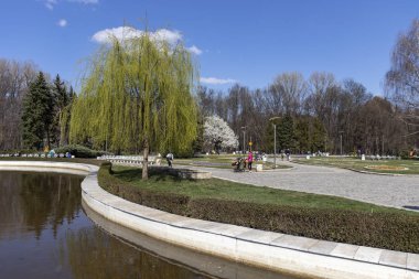 Sofia, Bulgaristan - 27 Mart 2019: Muhteşem bahar manzara South Park şehir Sofya, Bulgaristan