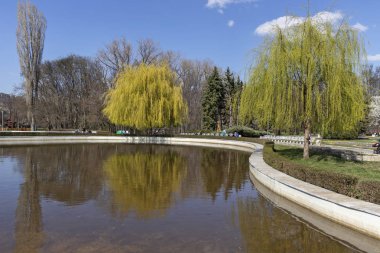 Sofia, Bulgaristan - 27 Mart 2019: Muhteşem bahar manzara South Park şehir Sofya, Bulgaristan