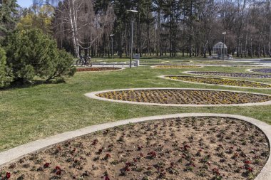 Sofia, Bulgaristan - 27 Mart 2019: Muhteşem bahar manzara South Park şehir Sofya, Bulgaristan