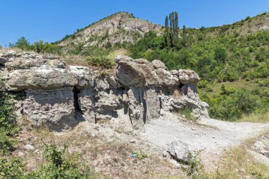 Oluşumu taş bebek Kukljica Kıratova şehir, Kuzey Makedonya Cumhuriyeti yakınındaki rock