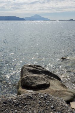 Ammouliani, Yunanistan - 3 Nisan 2015: Kıyı şeridi Ammouliani Adası, Athos, Chalkidiki, orta Makedonya, Yunanistan 