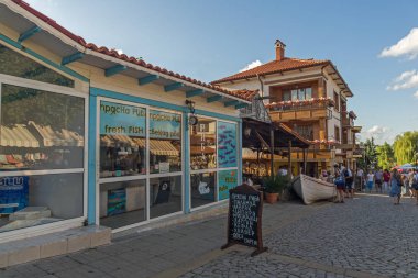 Chernomorets, Bulgaristan-11 Ağustos 2018: tipik Chernomorets köyü Sokağı, Burgaz Bölgesi, Bulgaristan