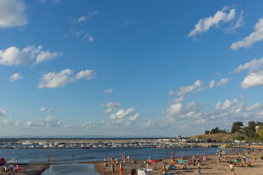 Chernomorets, Bulgaristan-11 Ağustos 2018: Chernomorets plajının günbatımı manzarası, Burgaz Bölgesi, Bulgaristan