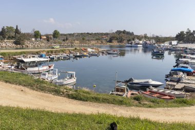 Nea Poteidaia, Yunanistan-Mart 31, 2019: Nea Poteidaia şehir limanı, Kassandra, Chalkidiki, Orta Makedonya, Yunanistan