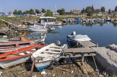 Nea Poteidaia, Yunanistan-Mart 31, 2019: Nea Poteidaia şehir limanı, Kassandra, Chalkidiki, Orta Makedonya, Yunanistan