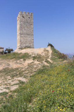 Nea Fokea kasabasında Bizans Kulesi, Kassandra, Chalkidiki, Orta Makedonya, Yunanistan