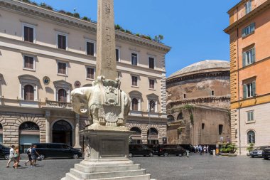 Rome, İtalya - 23 Haziran 2017: Panorama fil Dikilitaş ve Pantheon City Roma, İtalya