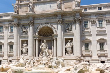 Rome, İtalya - 23 Haziran 2017: İnsanlar Trevi Çeşmesi (Fontana di Trevi) Roma, İtalya ziyaret