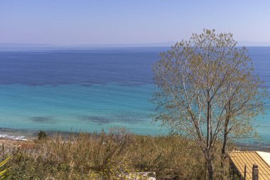 Afytos, Kassandra, Chalkidiki, Orta Makedonya, Yunanistan kentinin plajın panoramik görünümü
