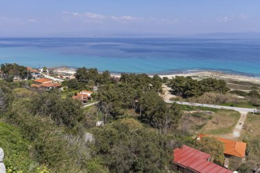 Afytos, Kassandra, Chalkidiki, Orta Makedonya, Yunanistan kentinin plajın panoramik görünümü