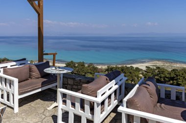 Afytos kentinin kıyı şeridinde tipik Yunan restoranı, Kassandra, Halkidiki, Orta Makedonya, Yunanistan