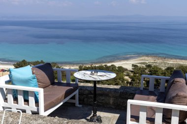 Afytos kentinin kıyı şeridinde tipik Yunan restoranı, Kassandra, Halkidiki, Orta Makedonya, Yunanistan
