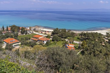 Afytos, Kassandra, Chalkidiki, Orta Makedonya, Yunanistan kentinin plajın panoramik görünümü