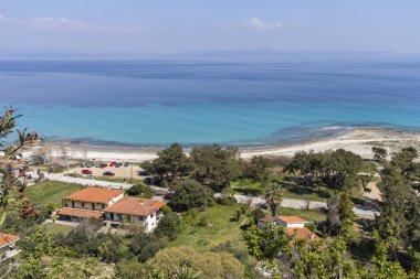 Afytos, Kassandra, Chalkidiki, Orta Makedonya, Yunanistan kentinin plajın panoramik görünümü