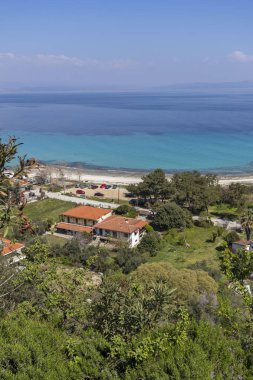 Afytos, Kassandra, Chalkidiki, Orta Makedonya, Yunanistan kentinin plajın panoramik görünümü