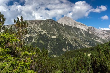 Vihren Peak ile yaz manzarası, Pirin Dağı, Bulgaristan