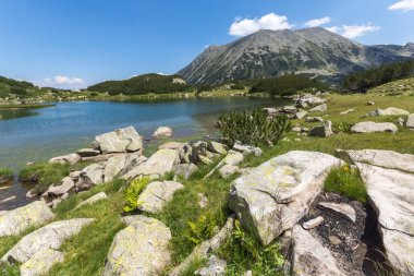 Pirin Dağı, Bulgaristan 'da Muratovo (Hvoynato) göl yaz manzara