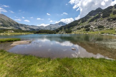 Pirin Dağı, Bulgaristan 'da Muratovo (Hvoynato) göl yaz manzara