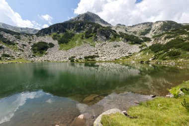 Pirin Dağı, Bulgaristan 'da Muratovo (Hvoynato) göl yaz manzara