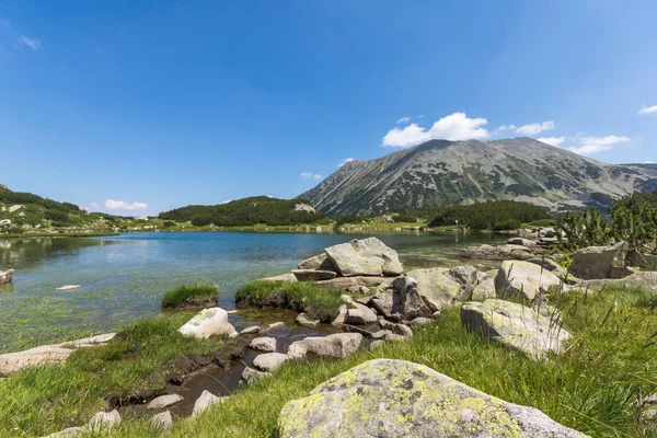 Pirin Dağı, Bulgaristan 'da Muratovo (Hvoynato) göl yaz manzara