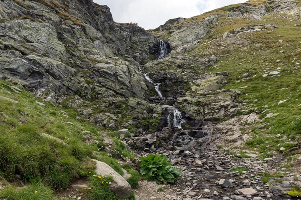 Cascada Montaña Rila Cerca Los Siete Lagos Rila Bulgaria — Foto de Stock