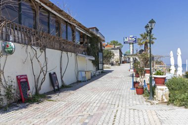 NEA FOKEA, KASSANDRA, GREECE - 31 Mart 2019: Nea Fokea kasabası Panorama, Kassandra, Chalkidiki, Orta Makedonya, Yunanistan