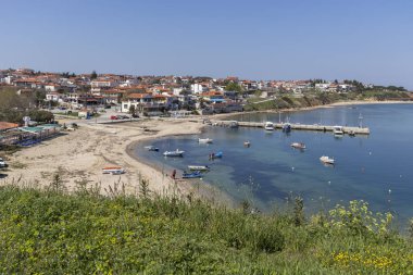 NEA FOKEA, KASSANDRA, GREECE - 31 Mart 2019: Nea Fokea kasabası Panorama, Kassandra, Chalkidiki, Orta Makedonya, Yunanistan