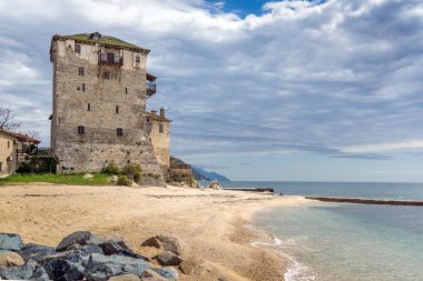 Ouranopoli, Yunanistan-3 Nisan 2015: Ouranopoli, Athos, Chalkidiki, Orta Makedonya, Yunanistan kentinin panoramik manzarası 