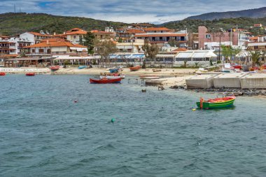 Ouranopoli, Yunanistan-3 Nisan 2015: Ouranopoli, Athos, Chalkidiki, Orta Makedonya, Yunanistan kentinin panoramik manzarası 