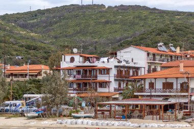 Ouranopoli, Yunanistan-3 Nisan 2015: Ouranopoli, Athos, Chalkidiki, Orta Makedonya, Yunanistan kentinin panoramik manzarası 