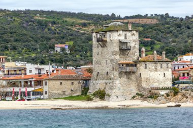 Ouranopoli, Yunanistan-3 Nisan 2015: Ouranopoli, Athos, Chalkidiki, Orta Makedonya, Yunanistan kentinin panoramik manzarası 