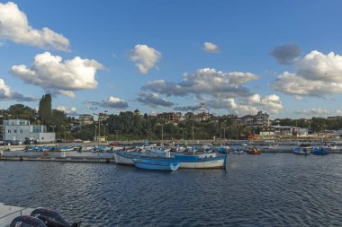 Chernomorets, Bulgaristan-11 Ağustos 2018: Chernomorets Limanı muhteşem günbatımı deniz manzarası, Burgaz Bölgesi, Bulgaristan