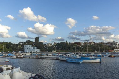 Chernomorets, Bulgaristan-11 Ağustos 2018: Chernomorets Limanı muhteşem günbatımı deniz manzarası, Burgaz Bölgesi, Bulgaristan