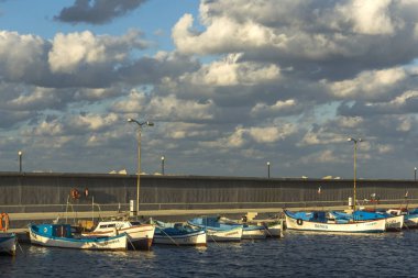 Chernomorets, Bulgaristan-11 Ağustos 2018: Chernomorets Limanı muhteşem günbatımı deniz manzarası, Burgaz Bölgesi, Bulgaristan