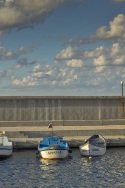 Chernomorets, Bulgaristan-11 Ağustos 2018: Chernomorets Limanı muhteşem günbatımı deniz manzarası, Burgaz Bölgesi, Bulgaristan