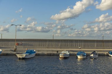 Chernomorets, Bulgaristan-11 Ağustos 2018: Chernomorets Limanı muhteşem günbatımı deniz manzarası, Burgaz Bölgesi, Bulgaristan